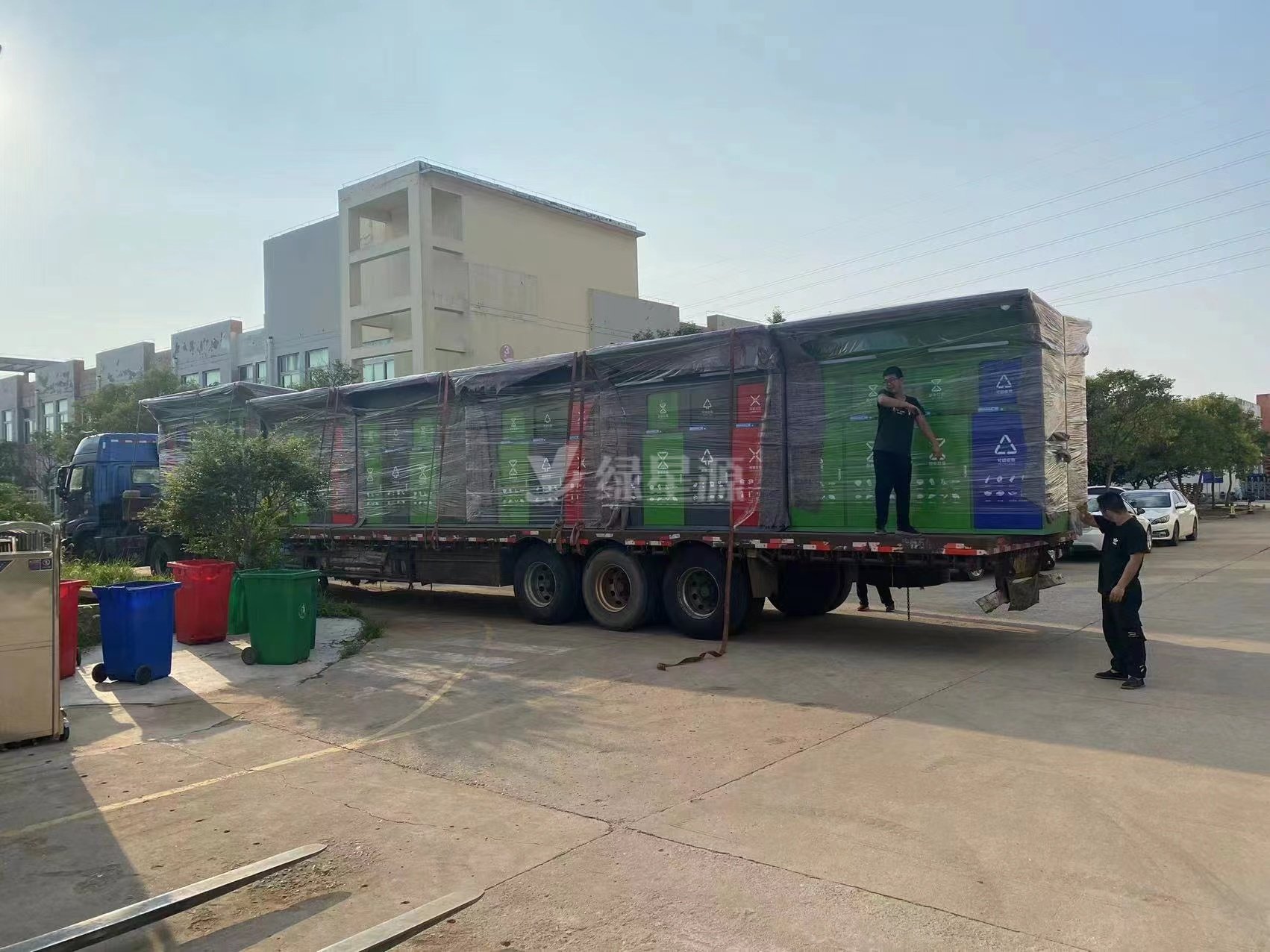 安徽垃圾分（fèn）類智能垃圾（jī）箱量產（chǎn）發貨配圖一