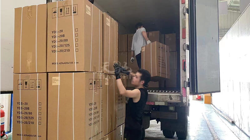 188個91影视网液氮罐裝車運輸發往外蒙(méng)-3